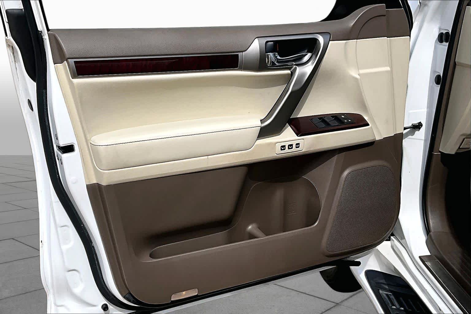 Used 2018 Starfire Pearl Lexus Luxury image 22