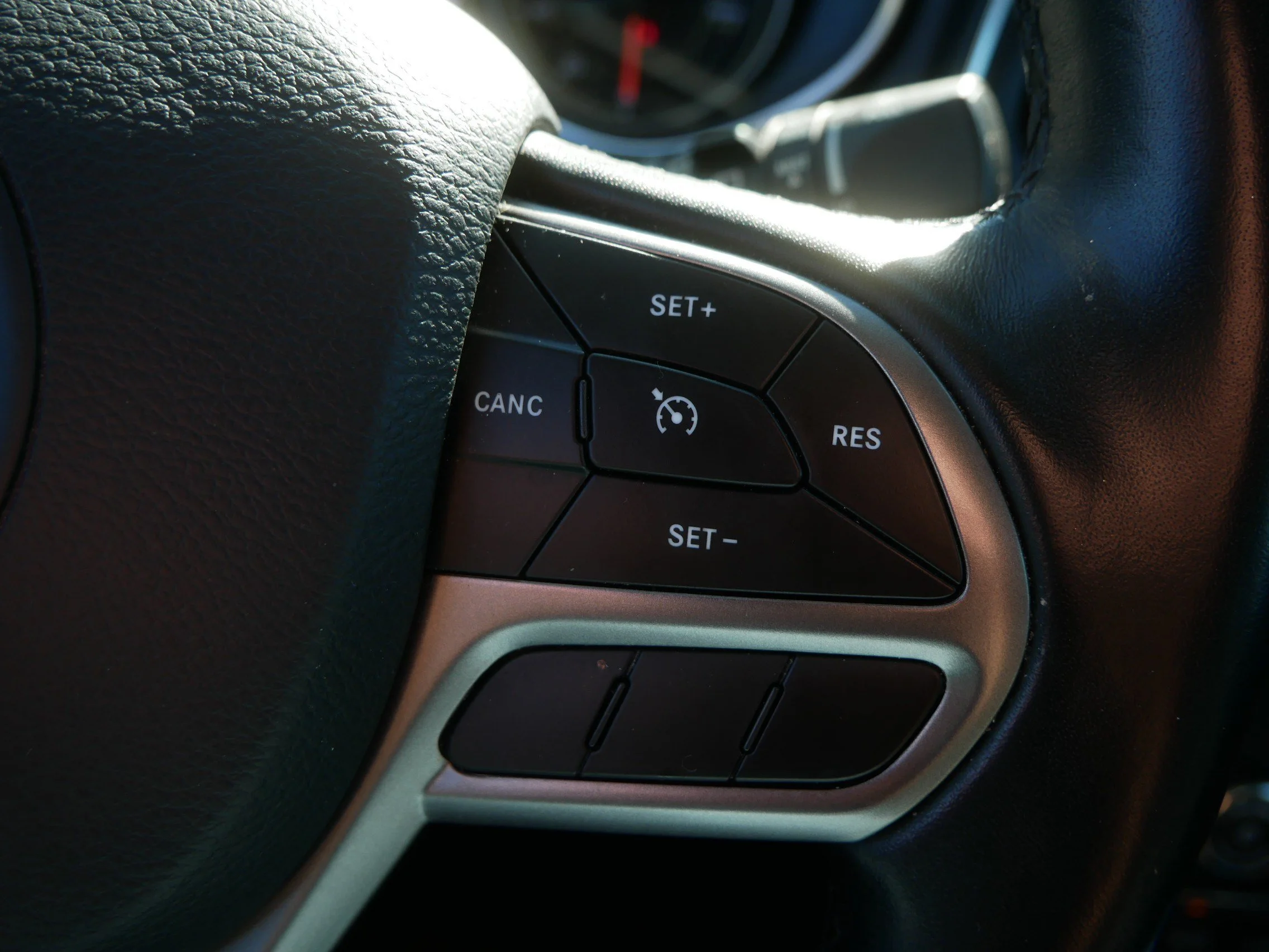 Used 2020 Velvet Red Pearlcoat Jeep Latitude Plus image 25