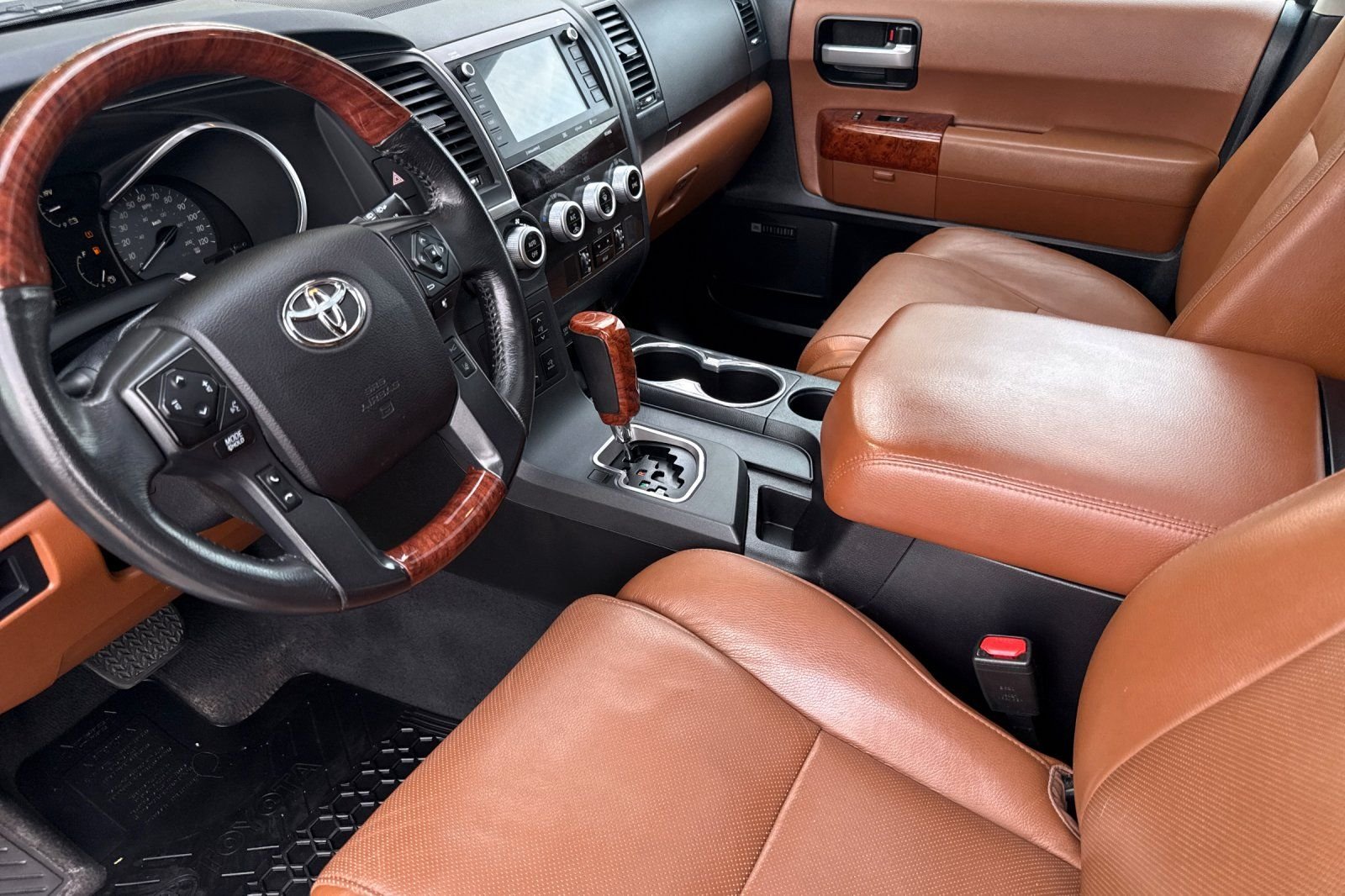 Used 2021  Toyota Platinum image 9