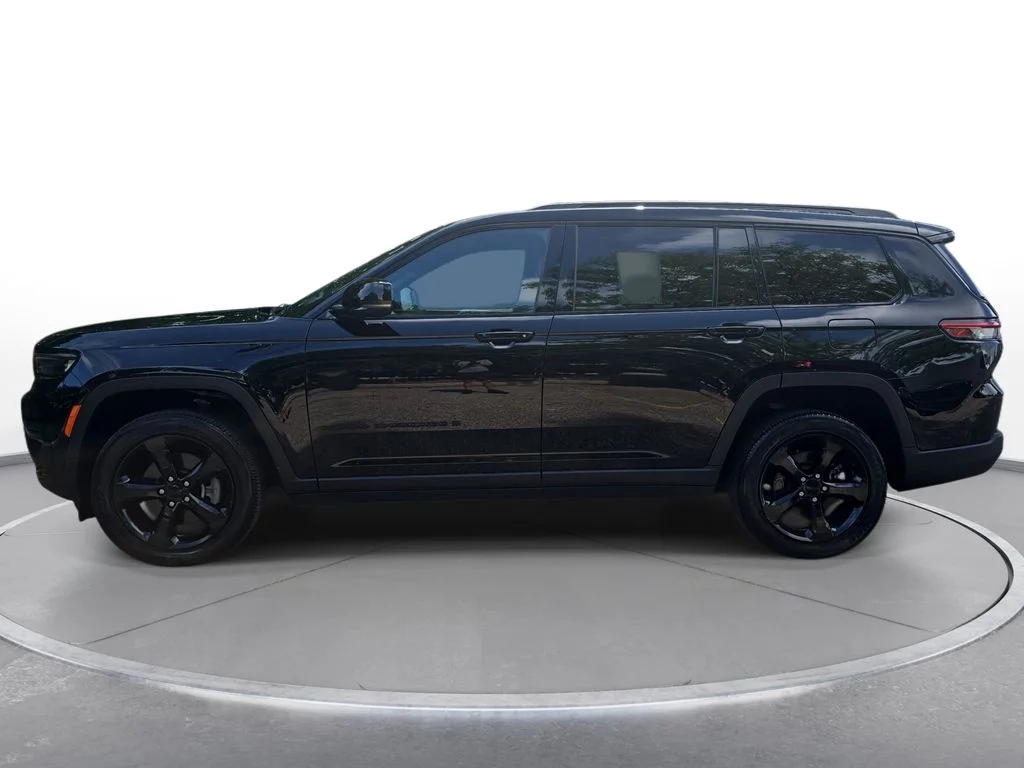 Used 2023 Black Jeep Altitude image 8
