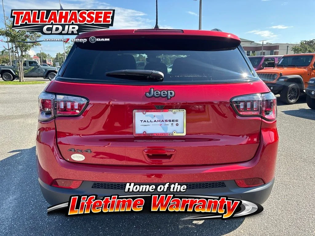 New 2026 Red Hot Pearlcoat Jeep Latitude image 4