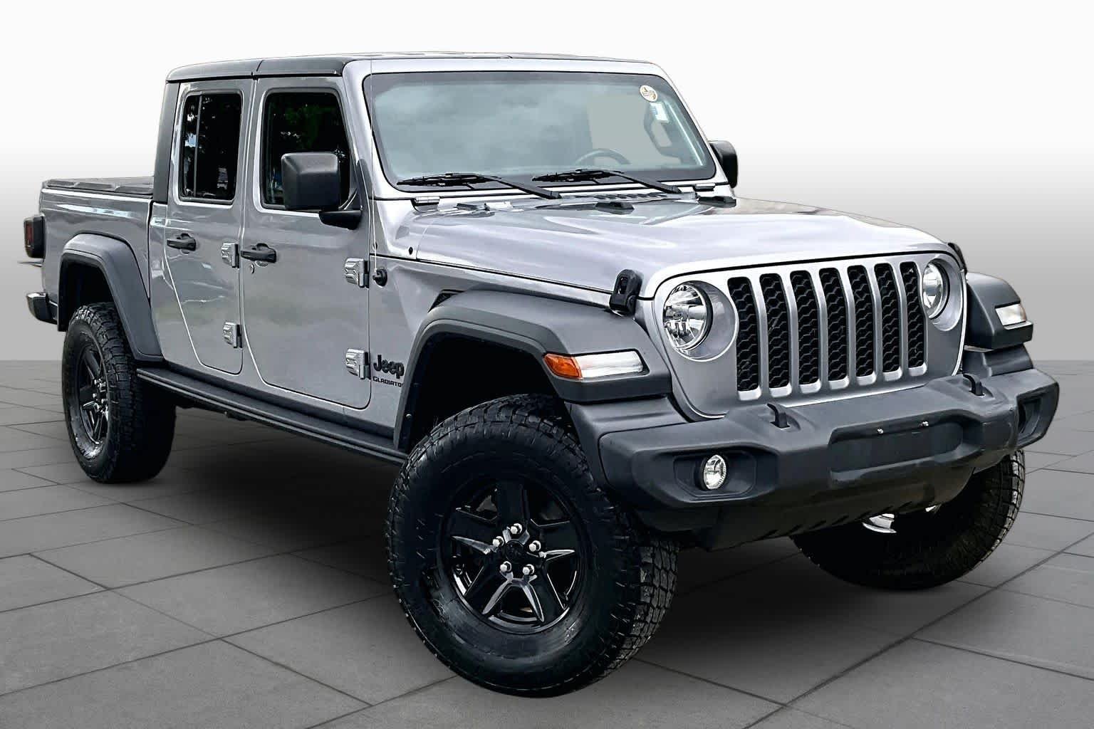 Used 2020 Billet Silver Metallic Clearcoat Jeep Sport S image 3