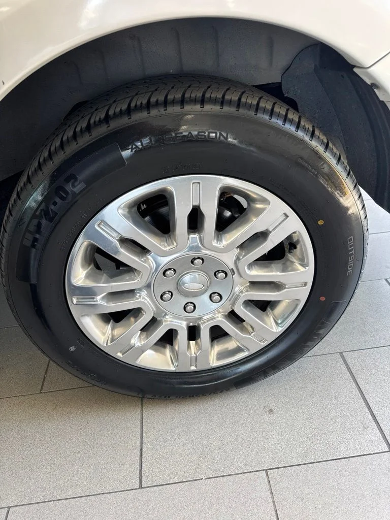 Used 2012 White Ford Limited image 22