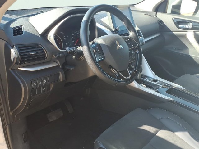 Used 2025  Mitsubishi SE image 6