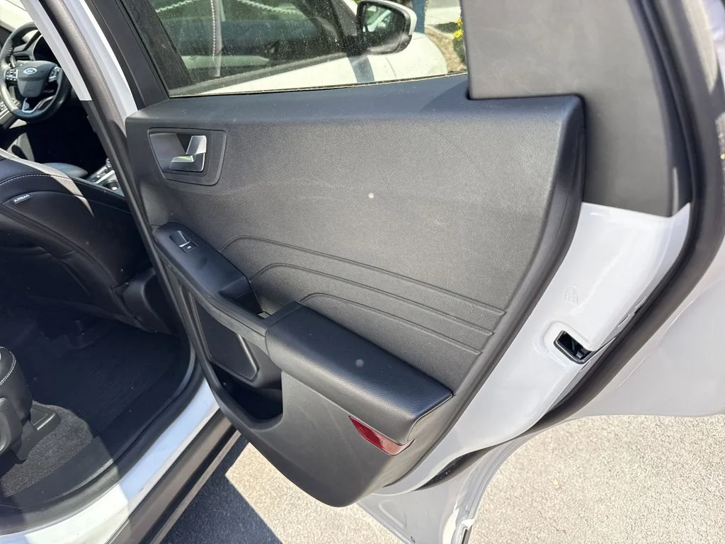 Used 2022 Oxford White Ford SEL image 33