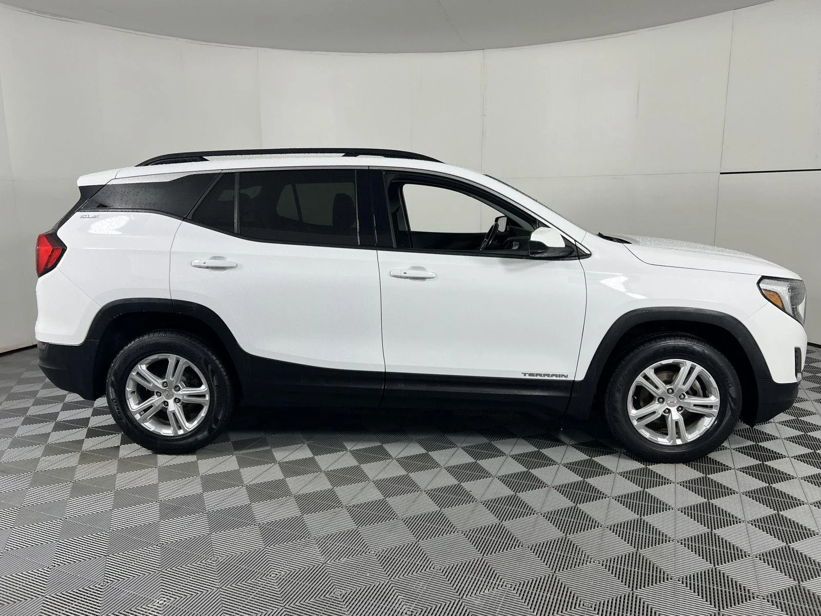 Used 2020 Summit White GMC SLE image 13
