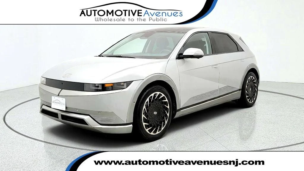 Used 2022 Cyber Gray Hyundai Limited AWD image 1