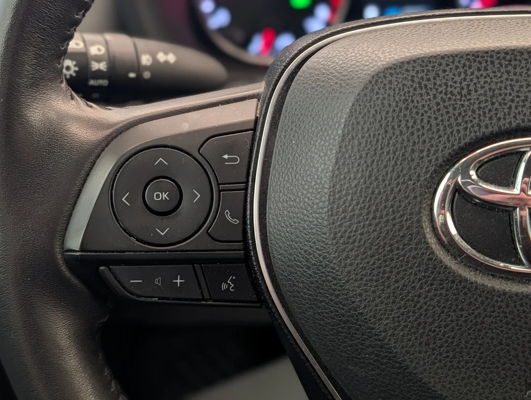 Certified Used 2019  Toyota XLE - - AWD - Leather - Sunroof - Power Liftgate - CarPlay - Safety Sense 2.0 & More! image 17