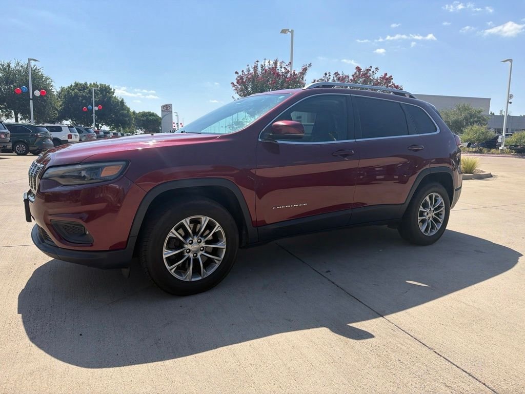 Used 2019 Red Jeep Latitude Plus image 1