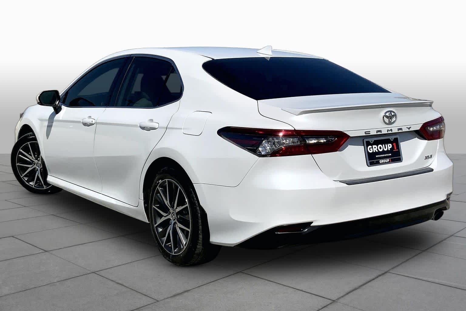 Used 2022 Wind Chill Pearl Toyota XLE image 12