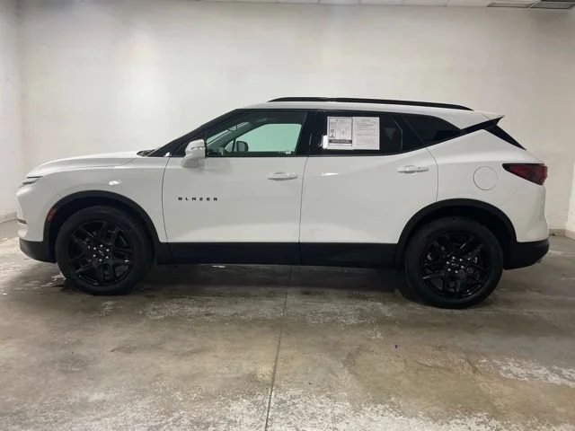 Used 2024 Summit White Chevrolet 3LT image 5