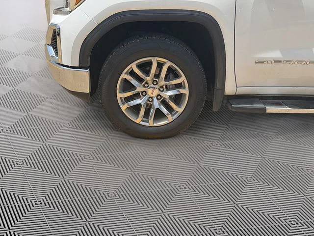 Used 2020 White GMC SLT image 9