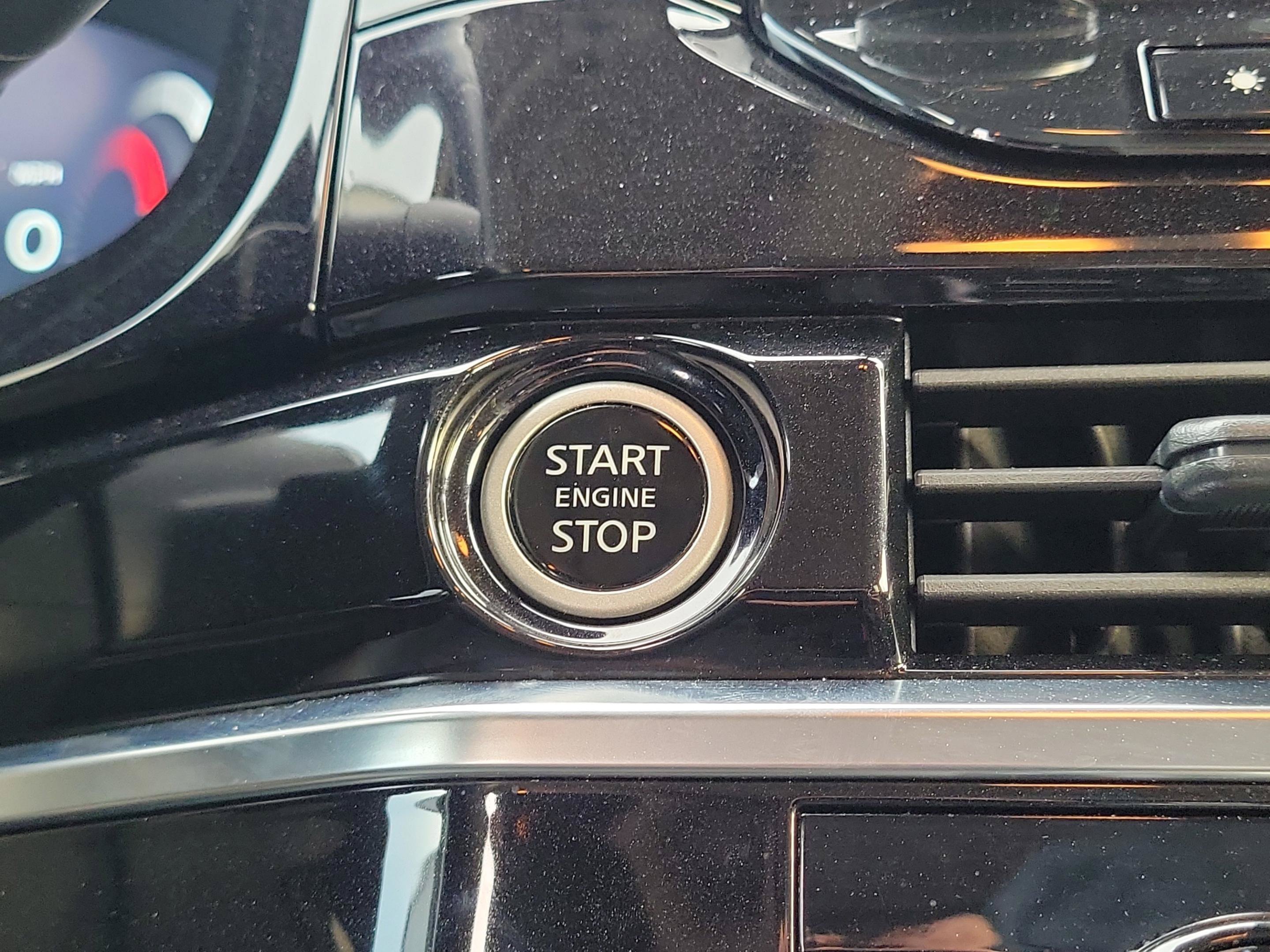 Used 2024 Obsidian Green Pearl Nissan Platinum image 19