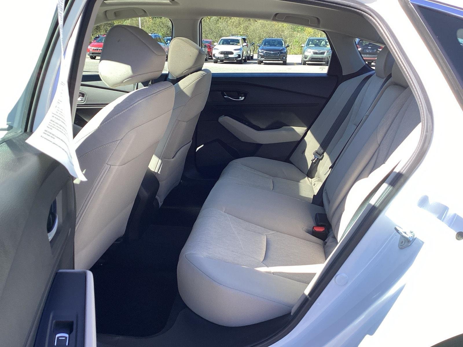 Used 2024 Platinum White Pearl Honda EX image 12