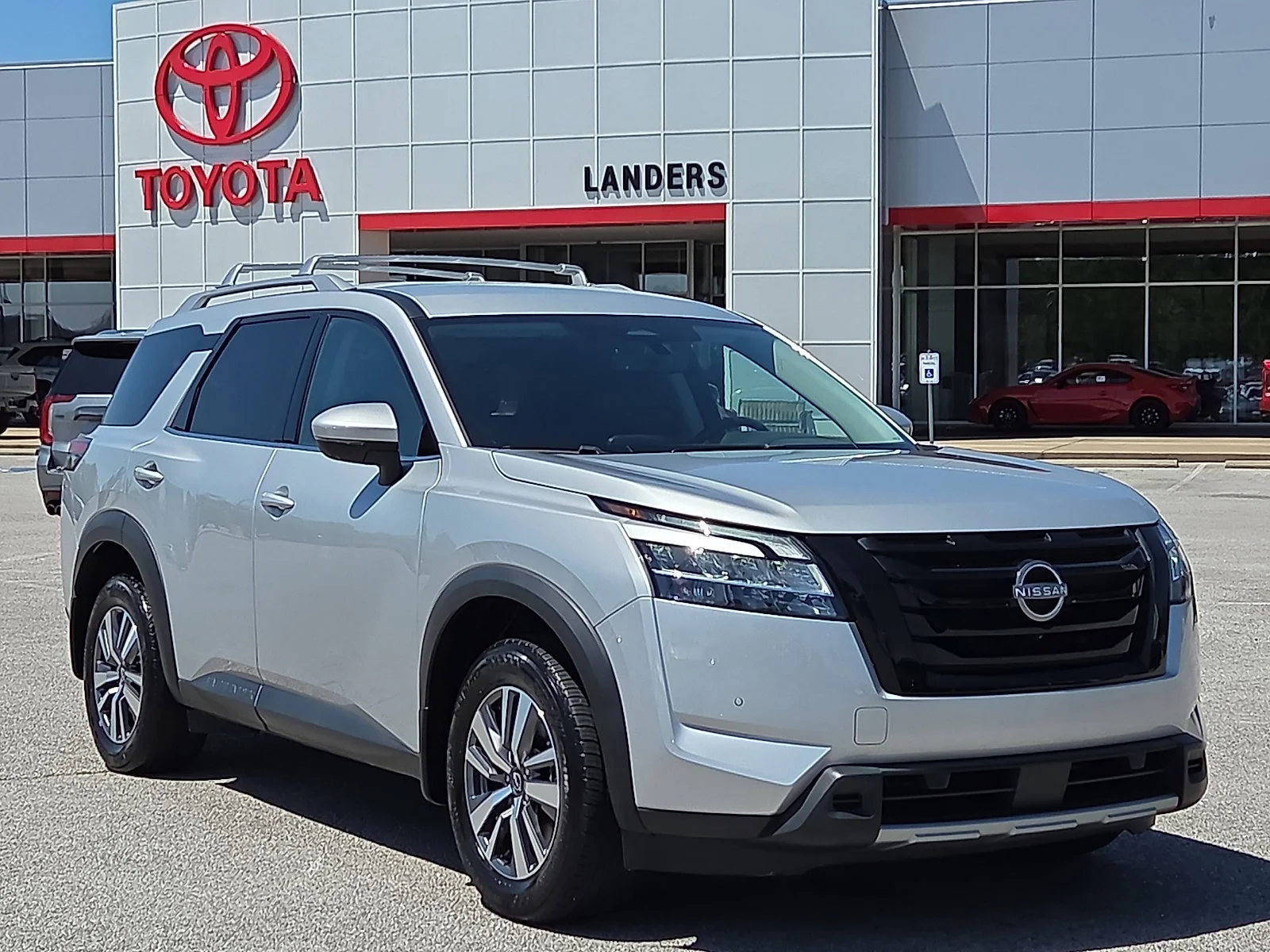2023 Nissan Pathfinder SL