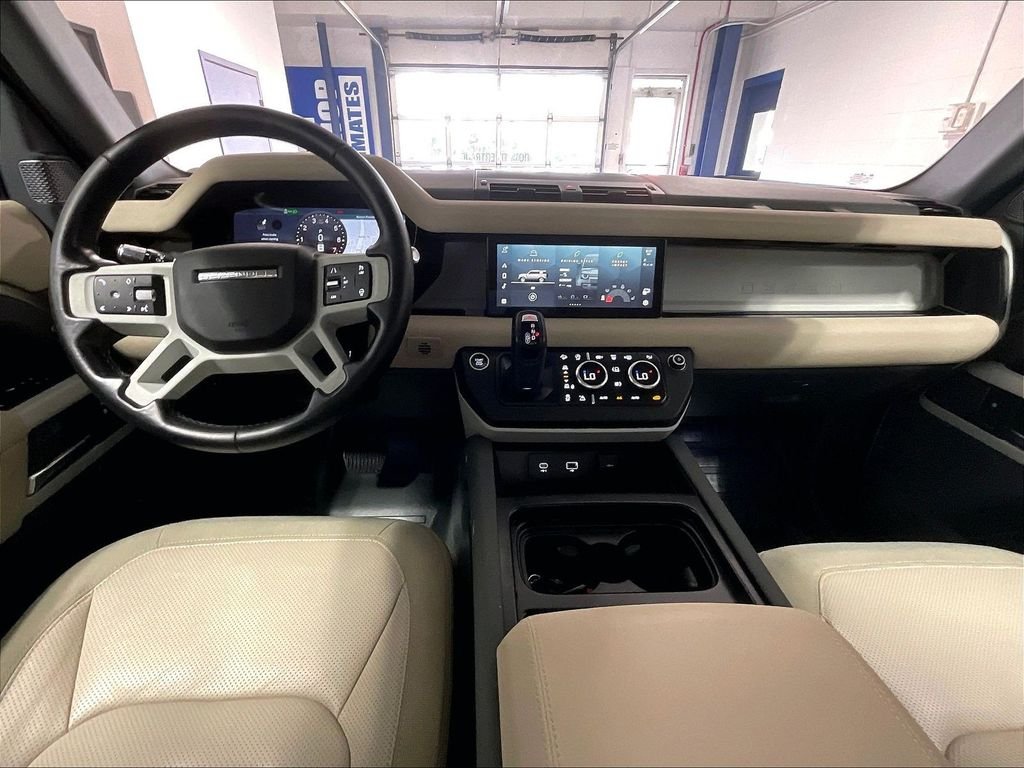 Used 2020 Green Land Rover SE image 21