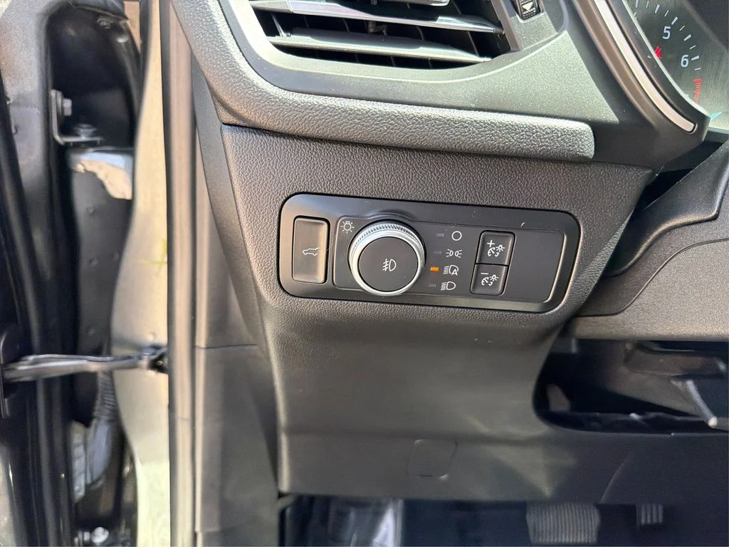 Used 2020 Magnetic Metallic Ford SEL image 18