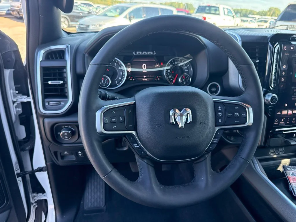 Used 2025 White Ram Big Horn/Lone Star image 11