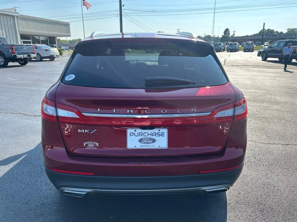 Used 2017 Ruby Red Metallic Lincoln Select image 6