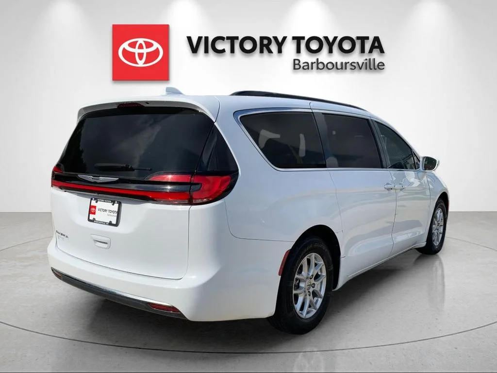 Used 2022 White Chrysler Touring L image 7