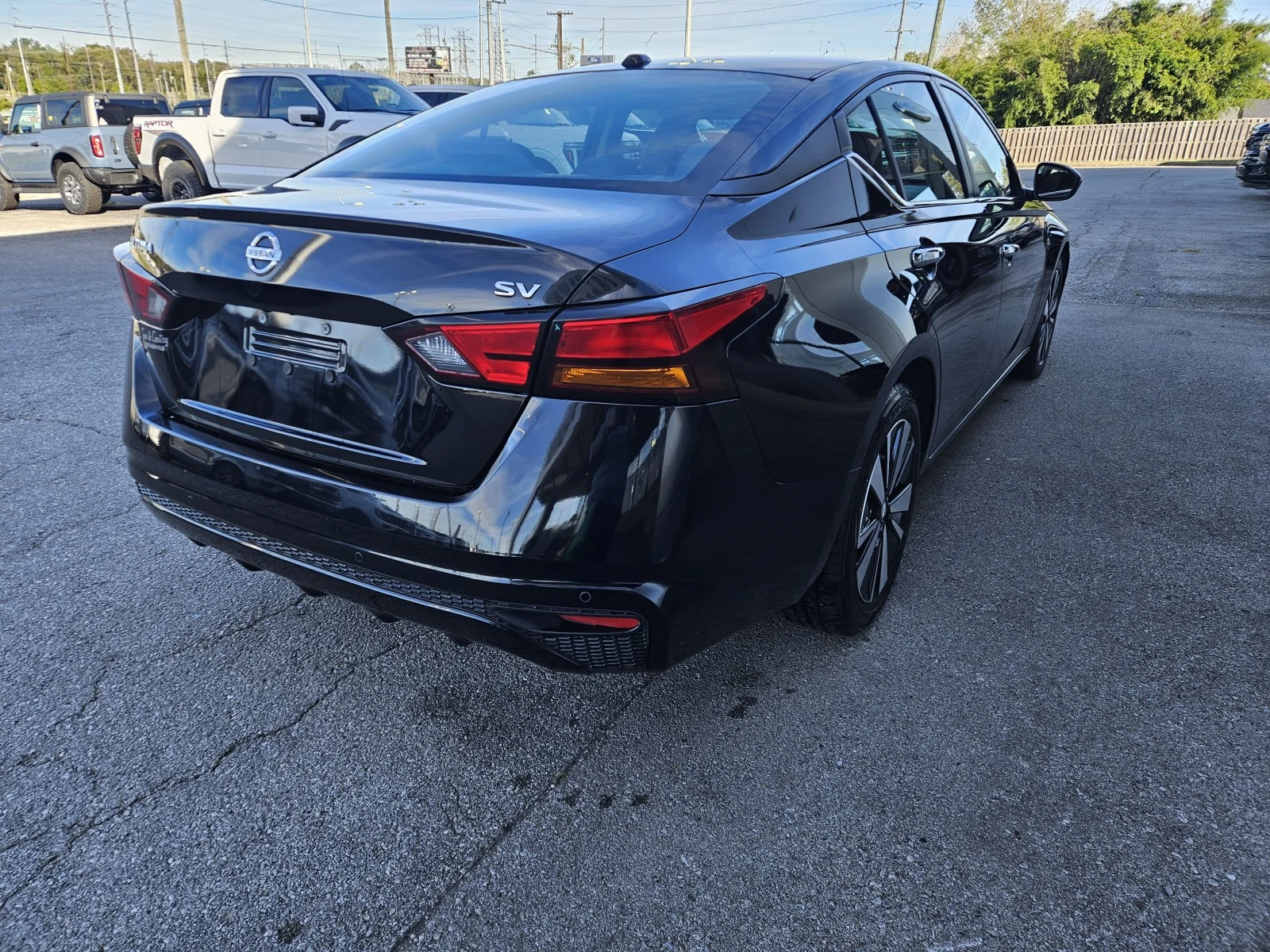 Used 2022 Super Black Nissan 2.5 SV FWD image 6