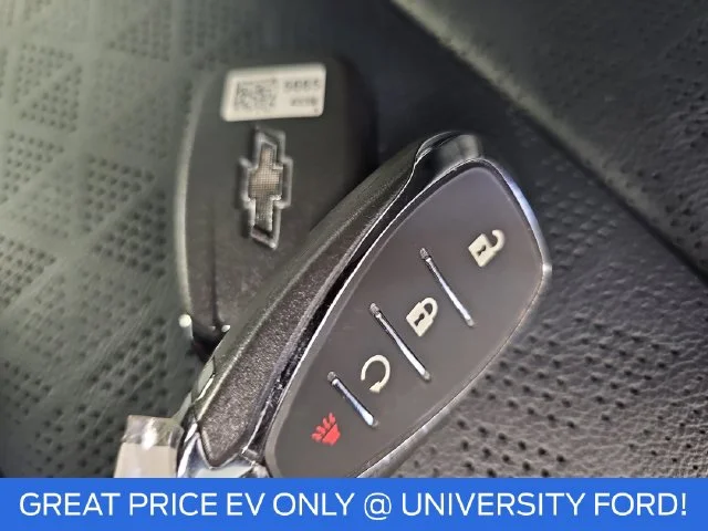 Used 2023 White Chevrolet LT image 33