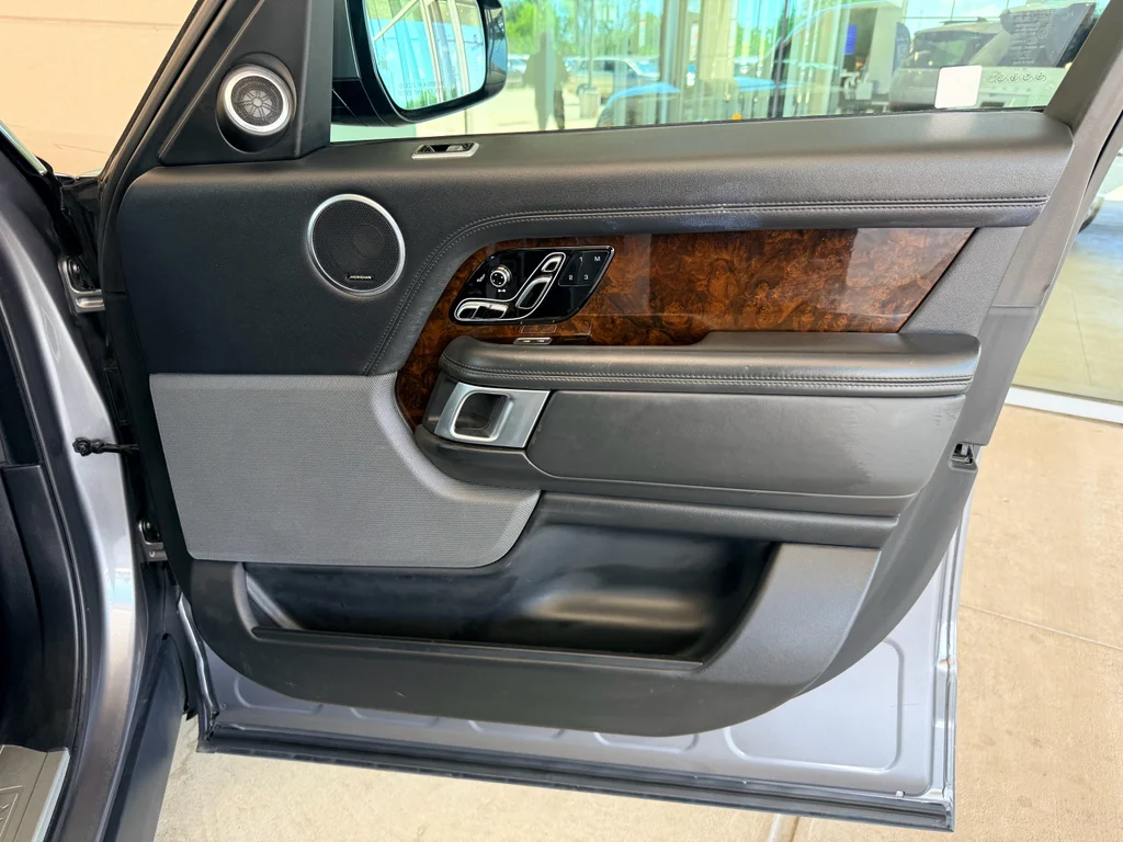 Used 2021 Eiger Grey Metallic Land Rover Westminster image 13