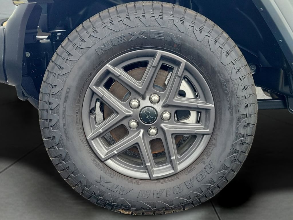 New 2026 Anvil Clear-Coat Exterior Paint Jeep Sport S image 9