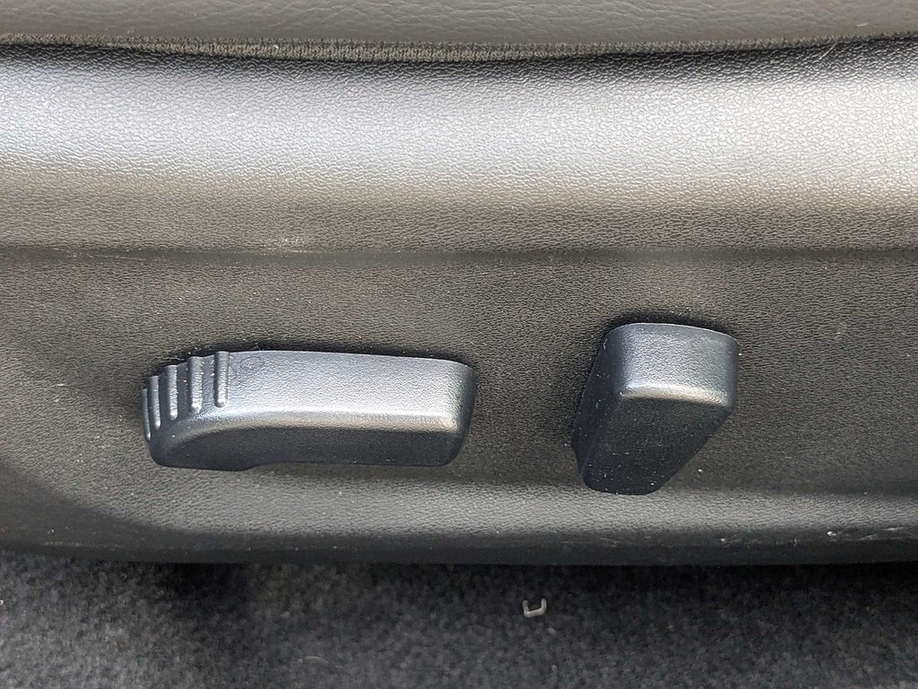 Used 2025  Nissan 2.5 SR image 19