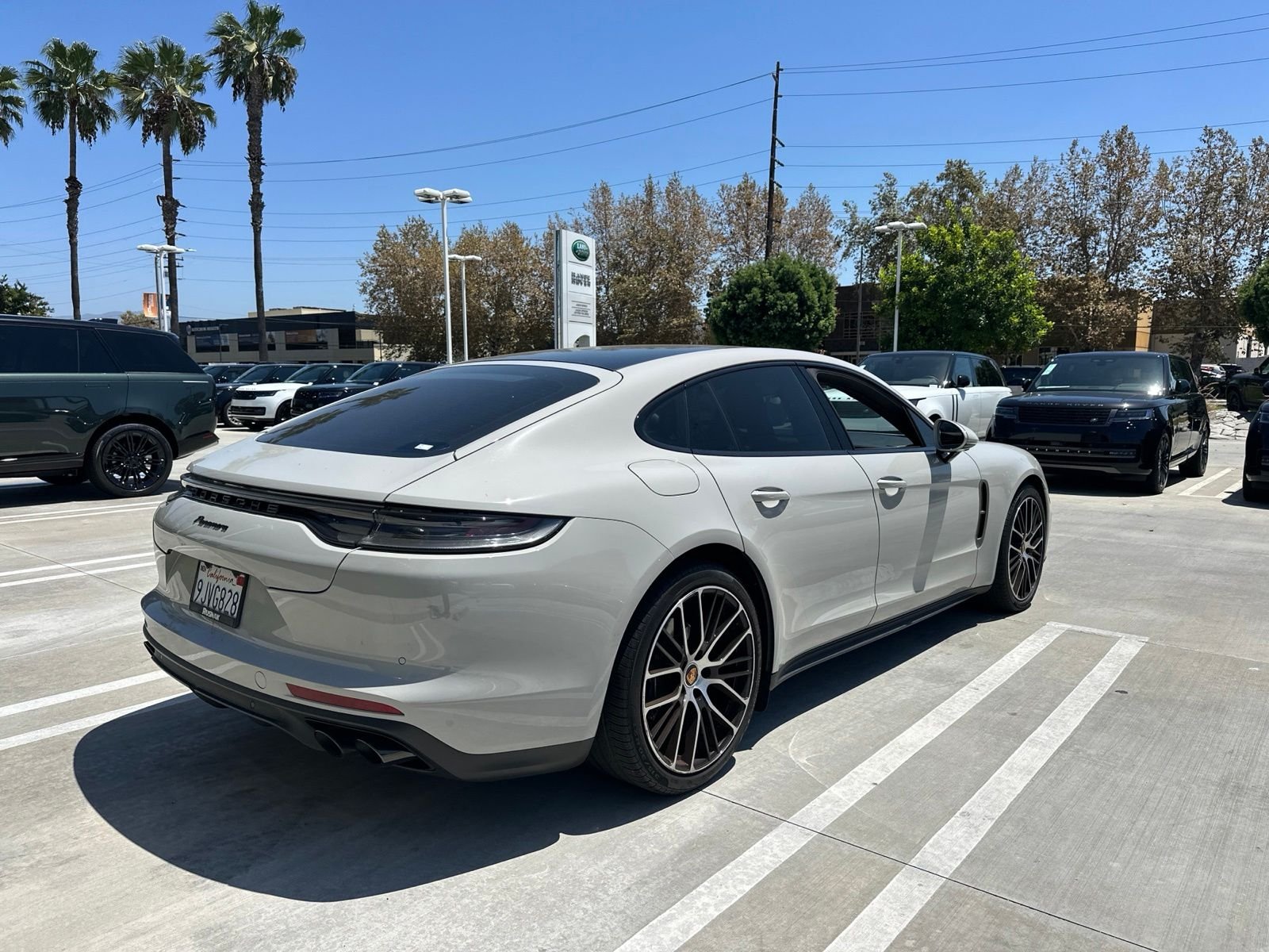 Used 2023 Chalk Porsche Platinum Edition image 3