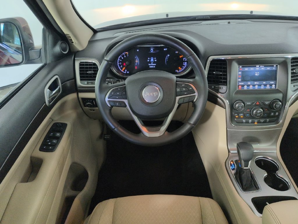 Used 2018 Red Jeep Laredo E image 22