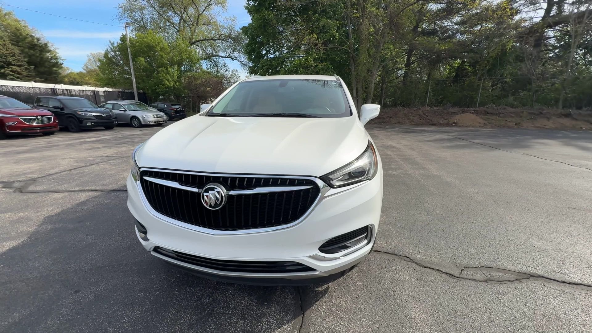 Used 2018 White Frost Tricoat Buick Essence image 3