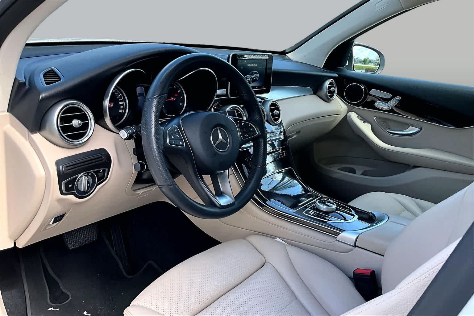 Used 2019 Polar White Mercedes-Benz GLC 300 image 18
