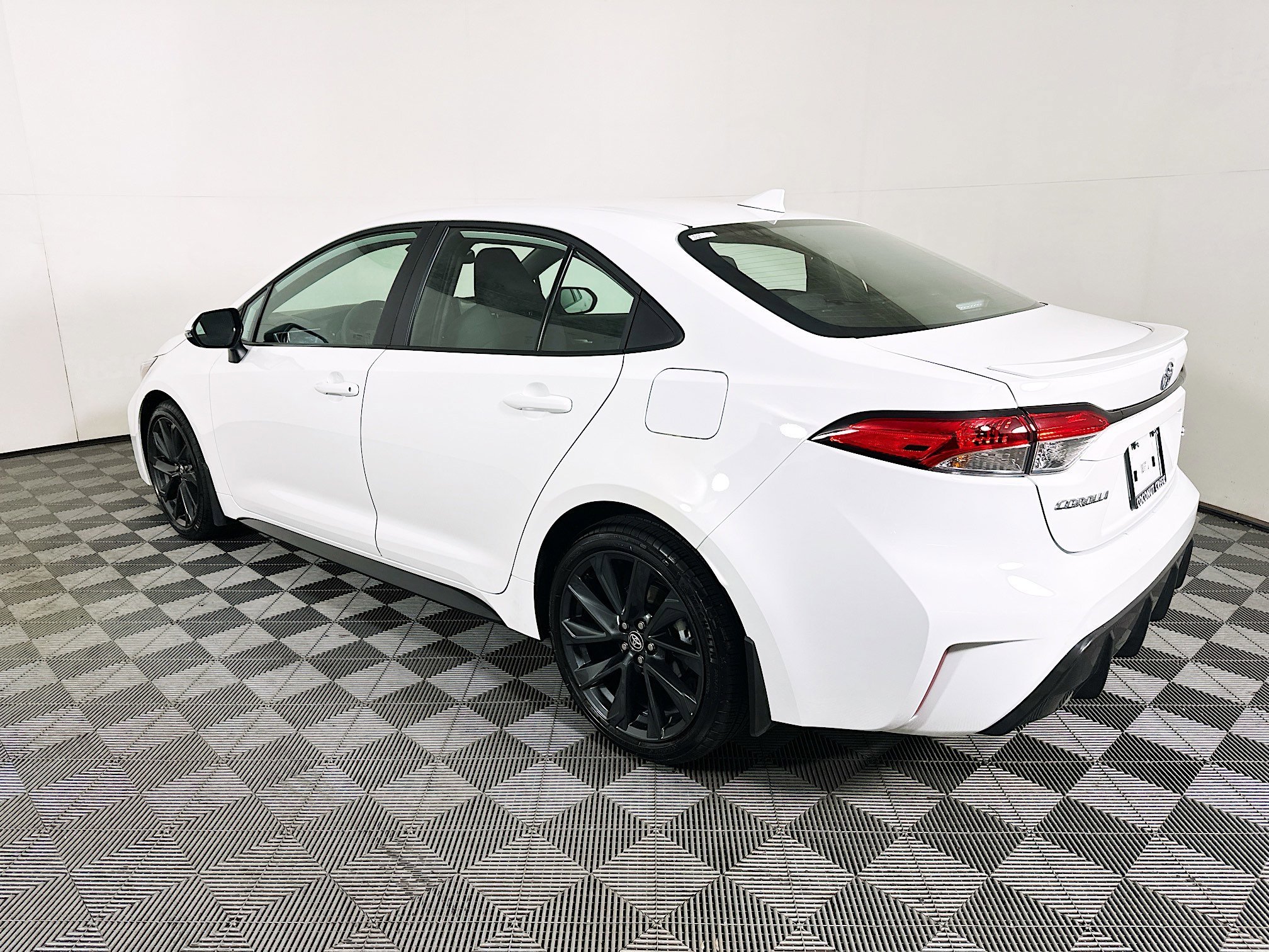 Used 2026 Ice Toyota SE image 5