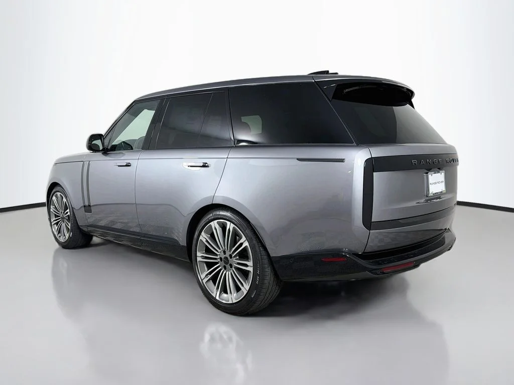 New 2026 Eiger Grey Land Rover SE image 7