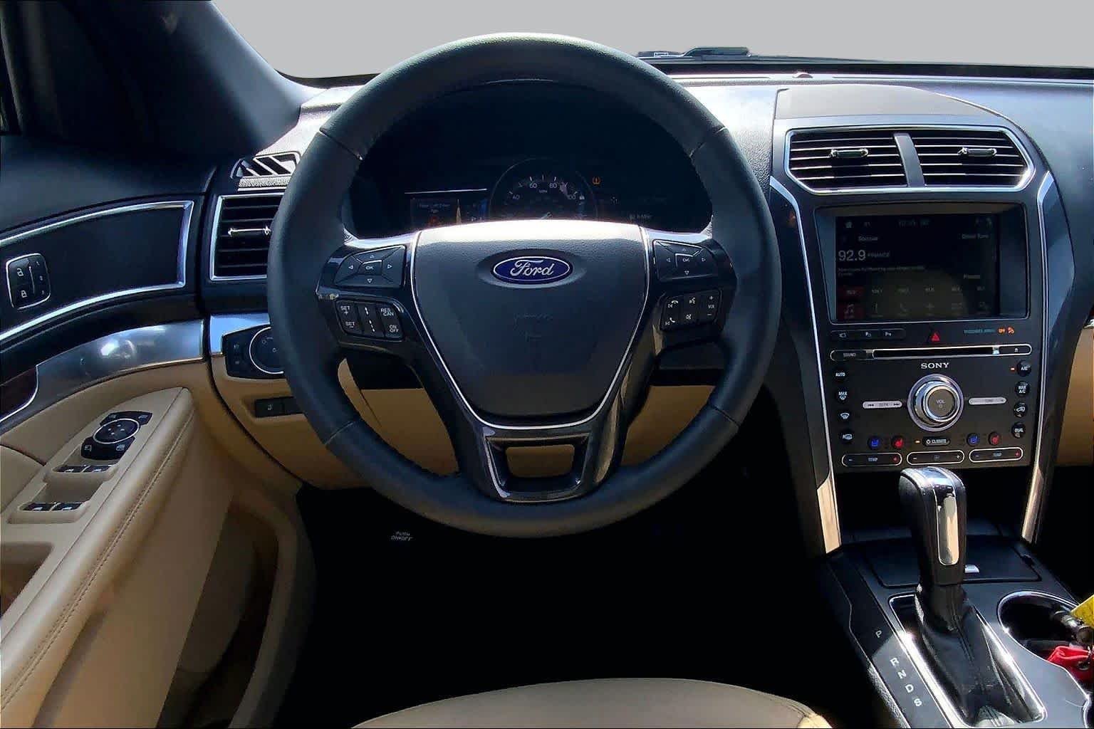 Used 2017 White Gold Metallic Ford Limited image 5