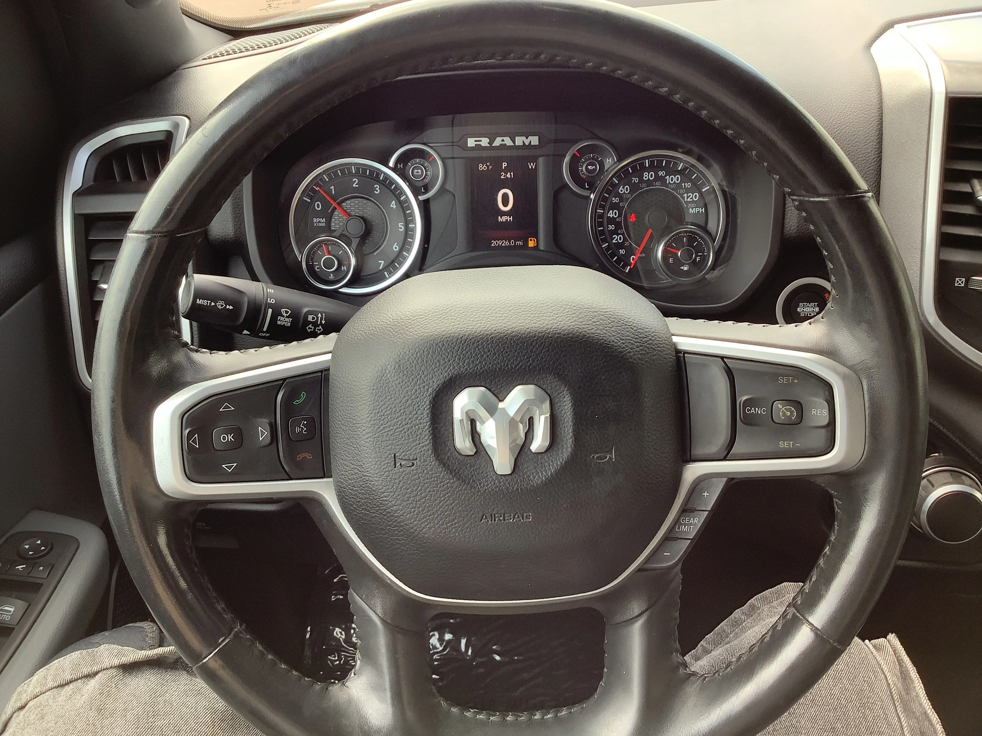 Used 2023 White Ram Big Horn/Lone Star image 10