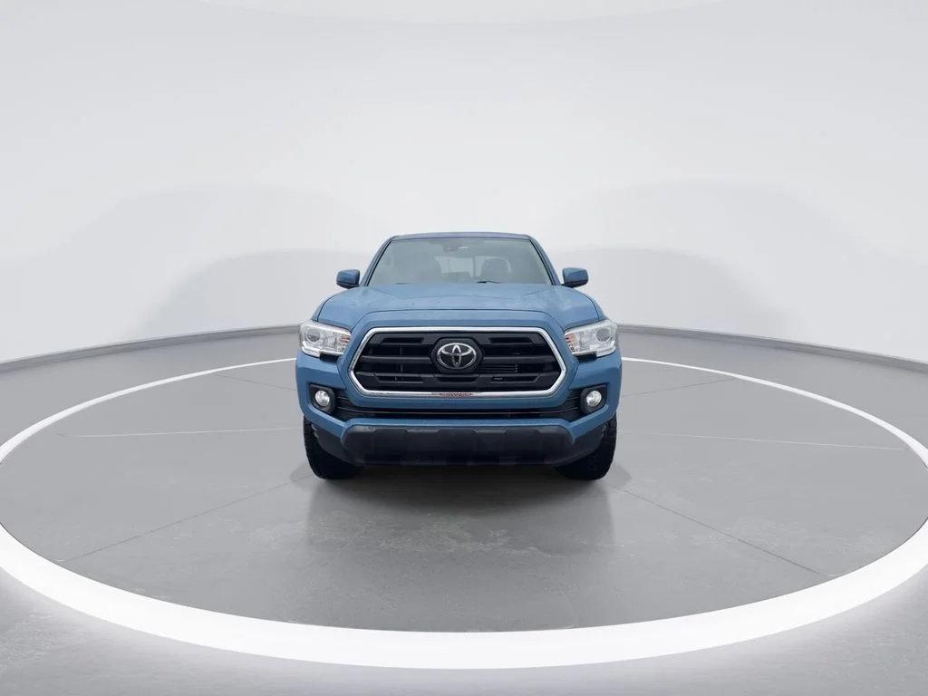 Used 2019 Blue Toyota SR5 image 3