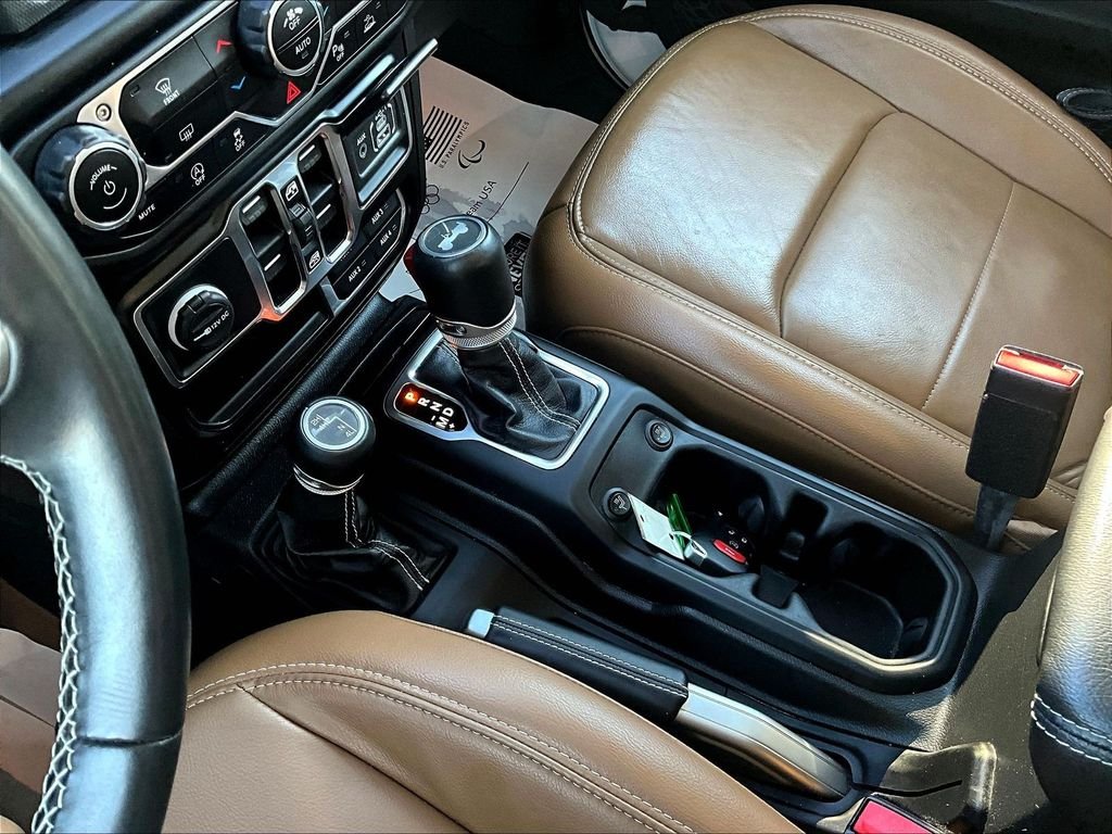 Used 2022 White Jeep Unlimited Sahara image 21