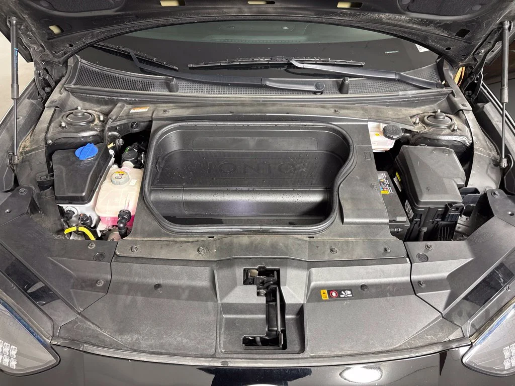 Used 2023 Black Hyundai SEL image 48