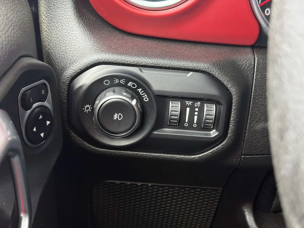 Used 2020 Gray Jeep Unlimited Rubicon image 28