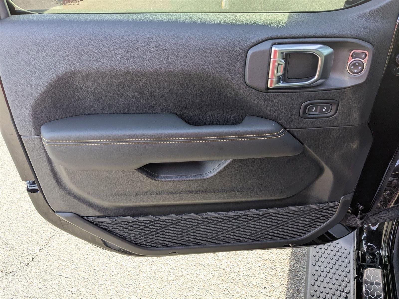 2025 Jeep Wrangler 4-Door Sahara - Photo 10