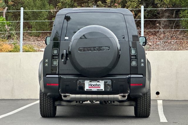New 2026 Santorini Black Land Rover S image 4