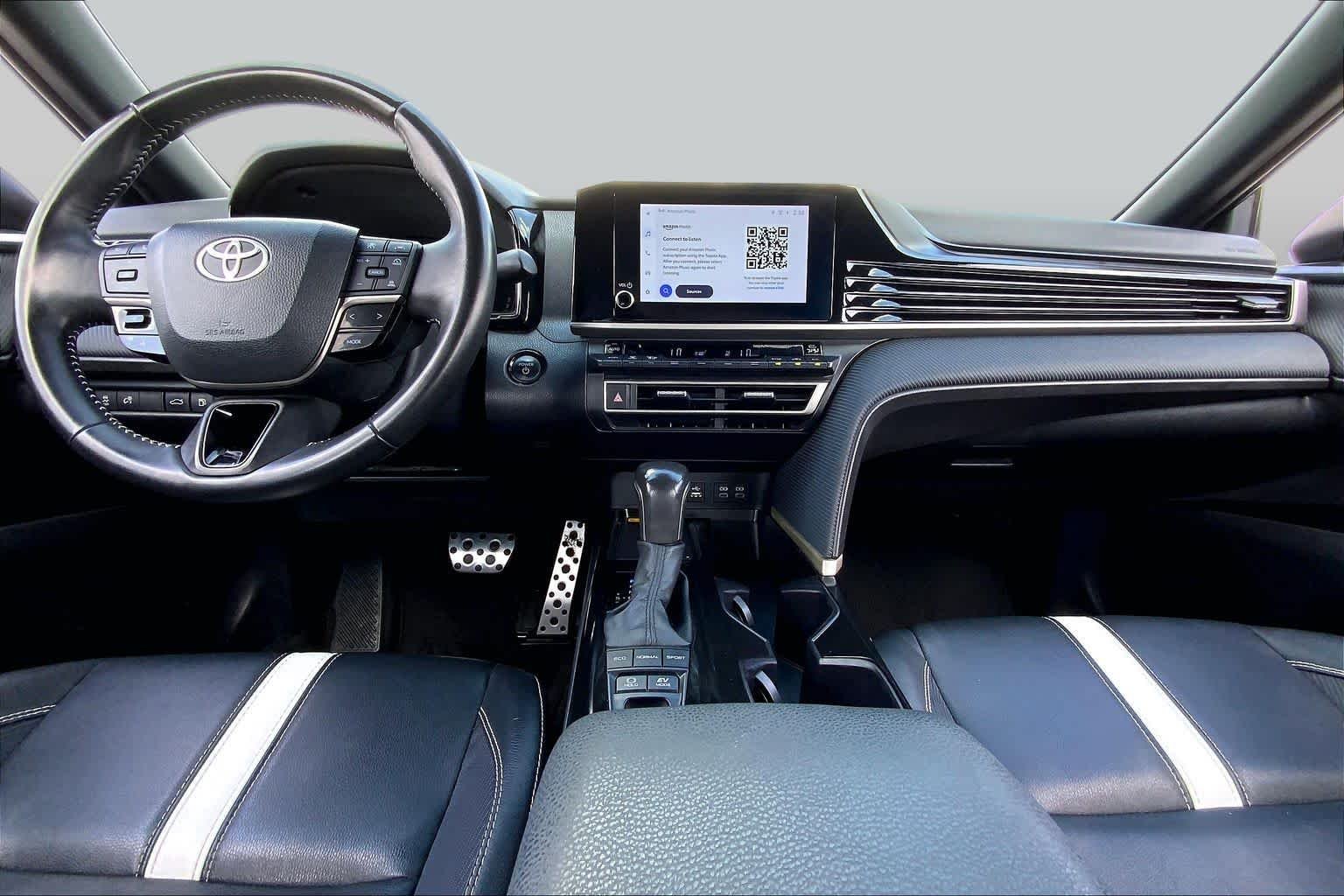 Used 2025 Ocean Gem Toyota SE image 14
