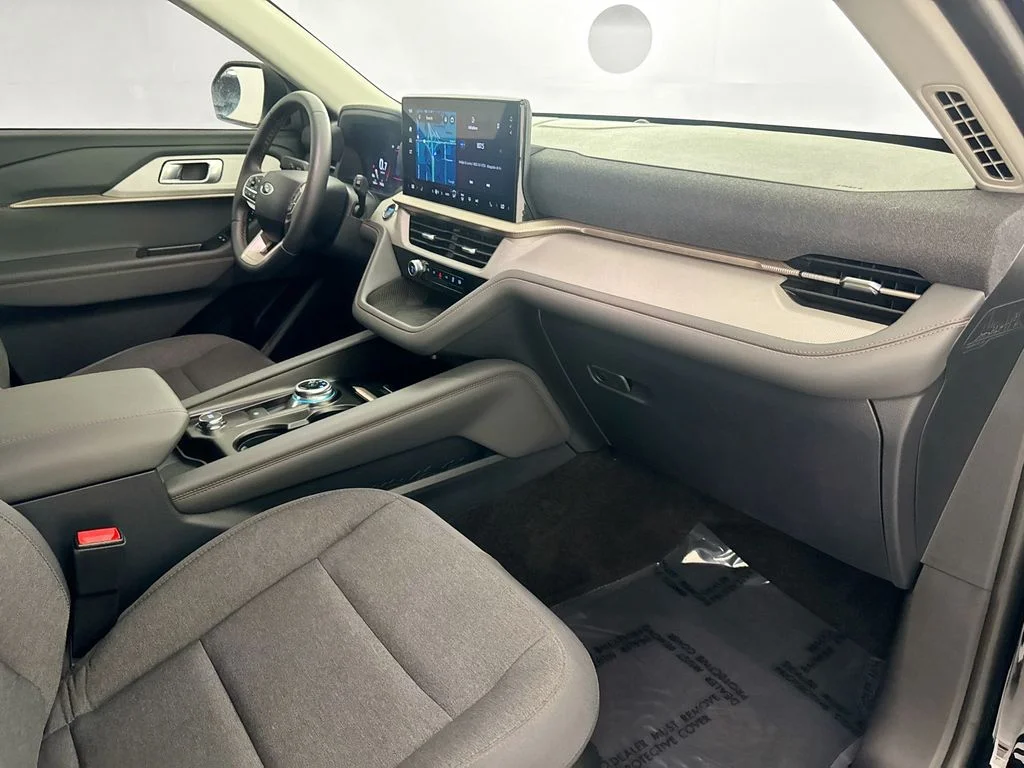 Used 2025 Black Ford Active image 28