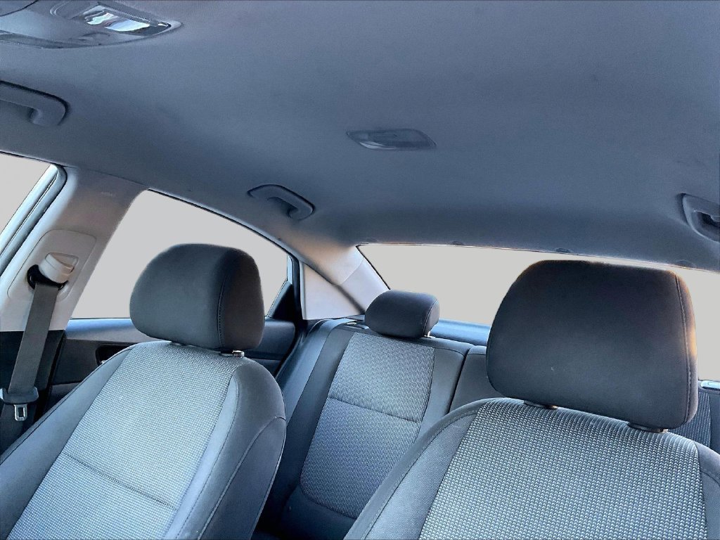 Used 2022 Silver Hyundai SEL image 7