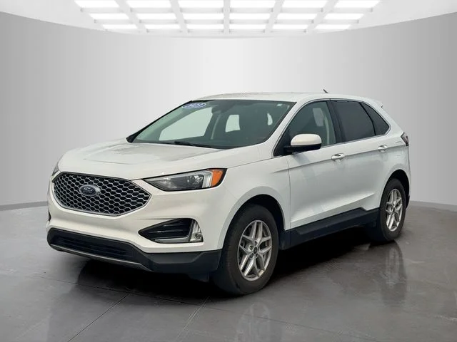 Used 2023 White Ford SEL image 3