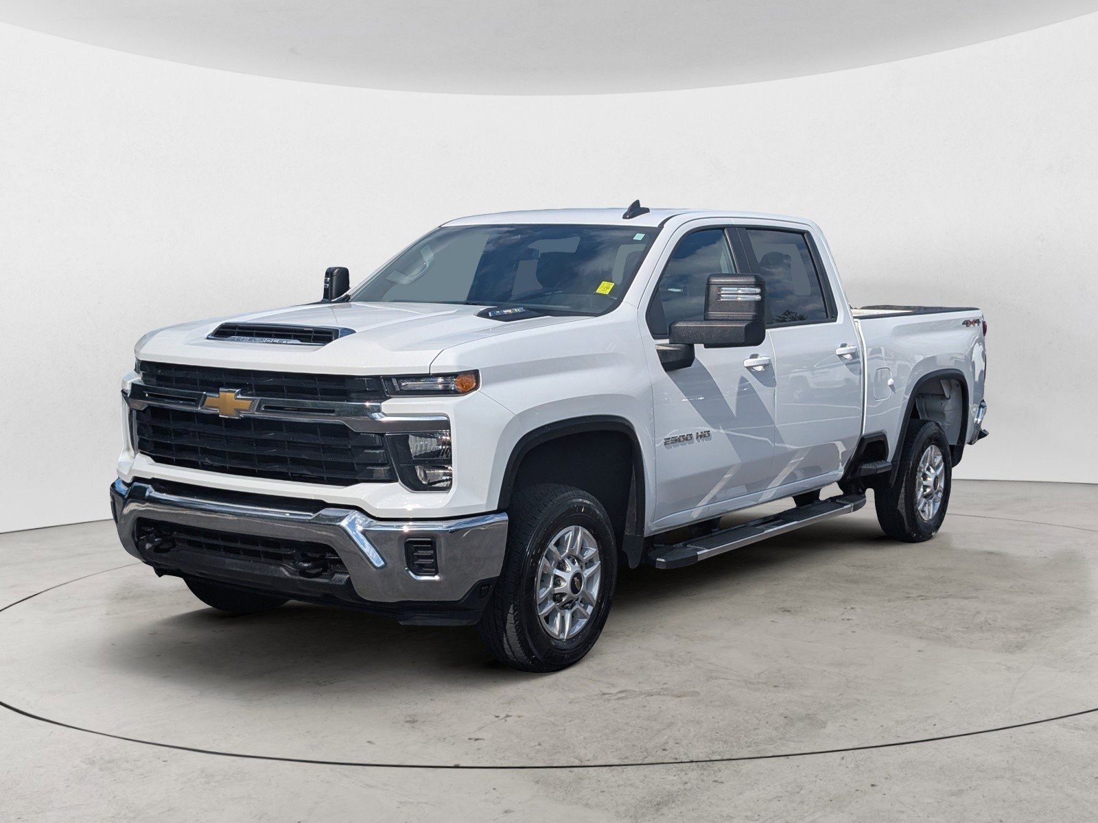 Used 2024 Summit White Chevrolet LT image 3
