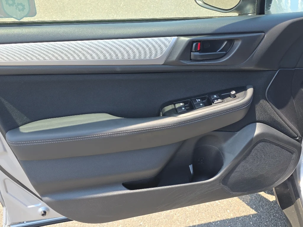 Used 2019 Ice Silver Metallic Subaru 2.5i image 31