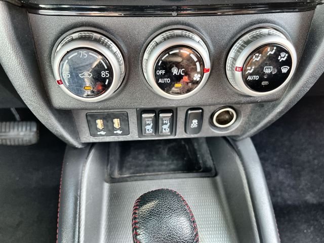 Used 2022  Mitsubishi  image 18